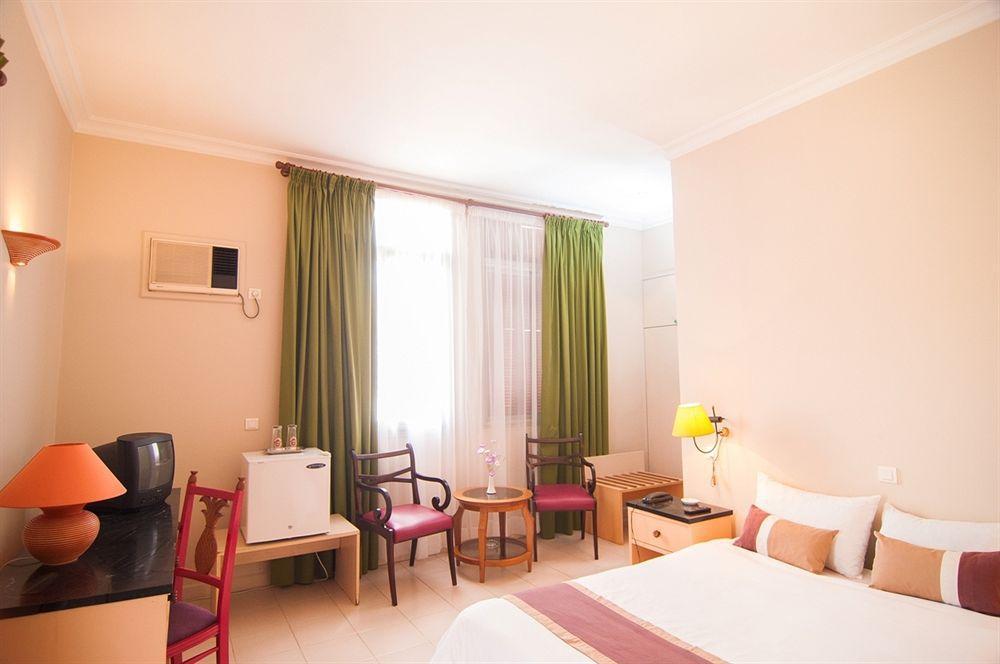 De France Hotell Antananarivo Exteriör bild